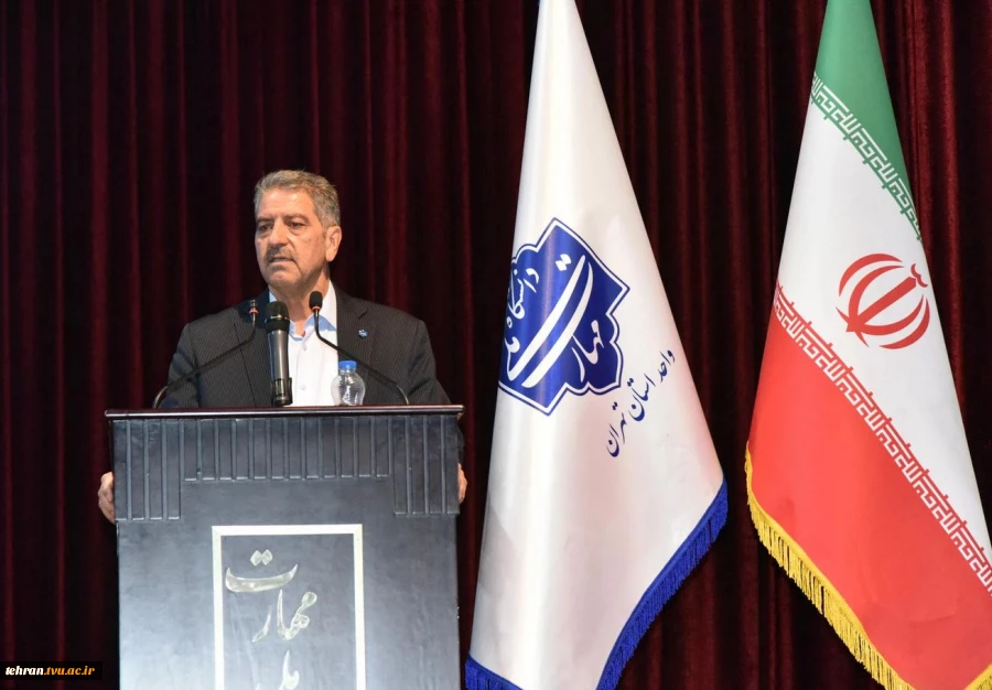 رئیس دانشگاه ملی مهارت در جشنواره سرآمدی آموزش استان تهران:

دانشگاه ملی مهارت می تواند معمار دانشگاه‌های مهارتی کشور باشد و اصولی مثل تعیین استاندارد، تربیت مربی و تضمین کیفیت را راهبری نماید/ استاد سرآمد کسی است که دانش را به مهارت تبدیل کند. 7
