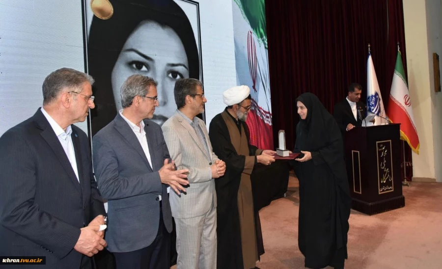 رئیس دانشگاه ملی مهارت در جشنواره سرآمدی آموزش استان تهران:

دانشگاه ملی مهارت می تواند معمار دانشگاه‌های مهارتی کشور باشد و اصولی مثل تعیین استاندارد، تربیت مربی و تضمین کیفیت را راهبری نماید/ استاد سرآمد کسی است که دانش را به مهارت تبدیل کند. 16