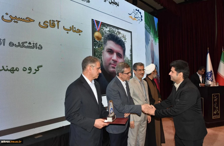 رئیس دانشگاه ملی مهارت در جشنواره سرآمدی آموزش استان تهران:

دانشگاه ملی مهارت می تواند معمار دانشگاه‌های مهارتی کشور باشد و اصولی مثل تعیین استاندارد، تربیت مربی و تضمین کیفیت را راهبری نماید/ استاد سرآمد کسی است که دانش را به مهارت تبدیل کند. 17