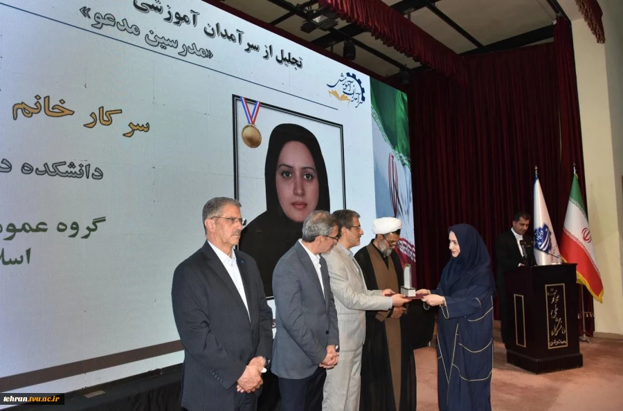 رئیس دانشگاه ملی مهارت در جشنواره سرآمدی آموزش استان تهران:

دانشگاه ملی مهارت می تواند معمار دانشگاه‌های مهارتی کشور باشد و اصولی مثل تعیین استاندارد، تربیت مربی و تضمین کیفیت را راهبری نماید/ استاد سرآمد کسی است که دانش را به مهارت تبدیل کند. 18