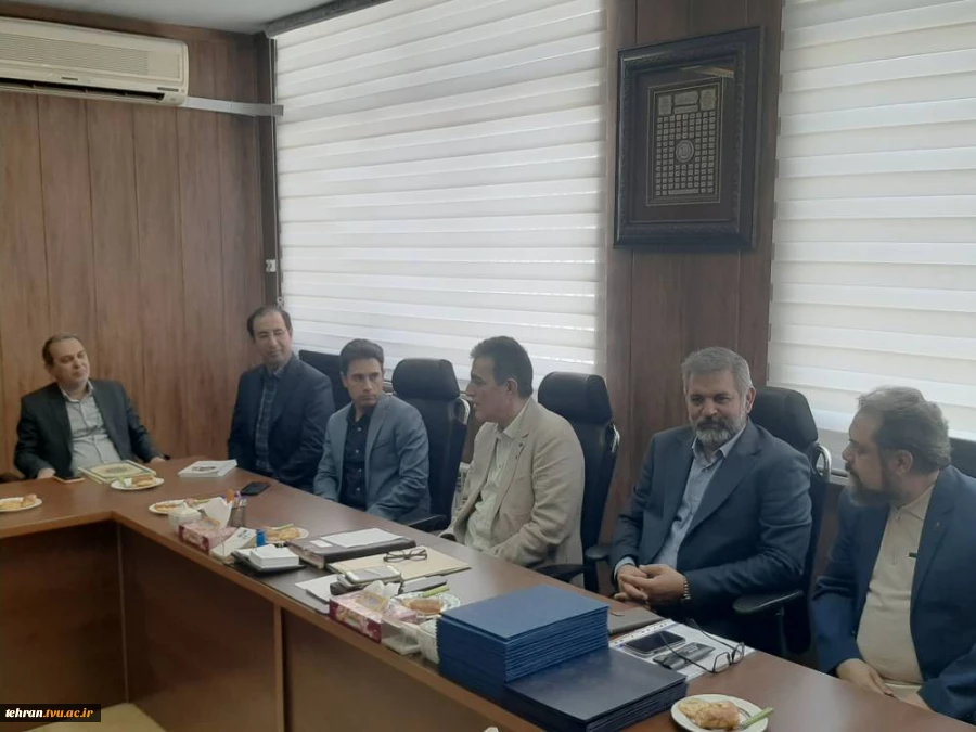 طی مراسمی با حضور سرپرست دانشگاه ملی مهارت واحد استانی تهران و رییس هیأت مدیره سندیکای آسانسور و پلکان برقی؛

 از اساتید برتر رشته آسانسور و پلکان برقی شاغل در دانشکده ملی مهارت انقلاب اسلامی تجلیل شد 2