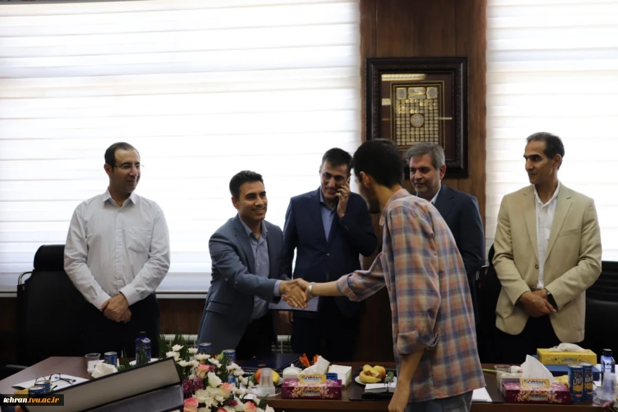 از عیب‌یابی هوشمند تا آسانسور پنوماتیک؛

 دفاع ۶ پروژه دانشجویی دانشکده فنی انقلاب اسلامی تهران در سندیکای آسانسور و پلکان برقی ایران 3