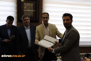 از عیب‌یابی هوشمند تا آسانسور پنوماتیک؛

 دفاع ۶ پروژه دانشجویی دانشکده فنی انقلاب اسلامی تهران در سندیکای آسانسور و پلکان برقی ایران 4
