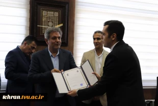 از عیب‌یابی هوشمند تا آسانسور پنوماتیک؛

 دفاع ۶ پروژه دانشجویی دانشکده فنی انقلاب اسلامی تهران در سندیکای آسانسور و پلکان برقی ایران 5