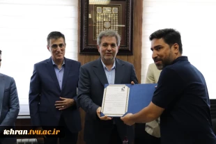 از عیب‌یابی هوشمند تا آسانسور پنوماتیک؛

 دفاع ۶ پروژه دانشجویی دانشکده فنی انقلاب اسلامی تهران در سندیکای آسانسور و پلکان برقی ایران 10